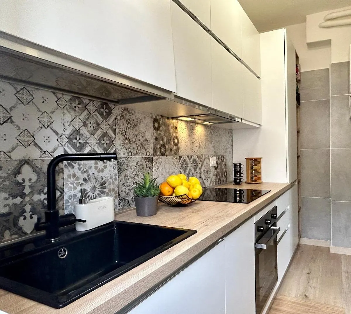 10 Min To Venice Modern & Cozy Apartment