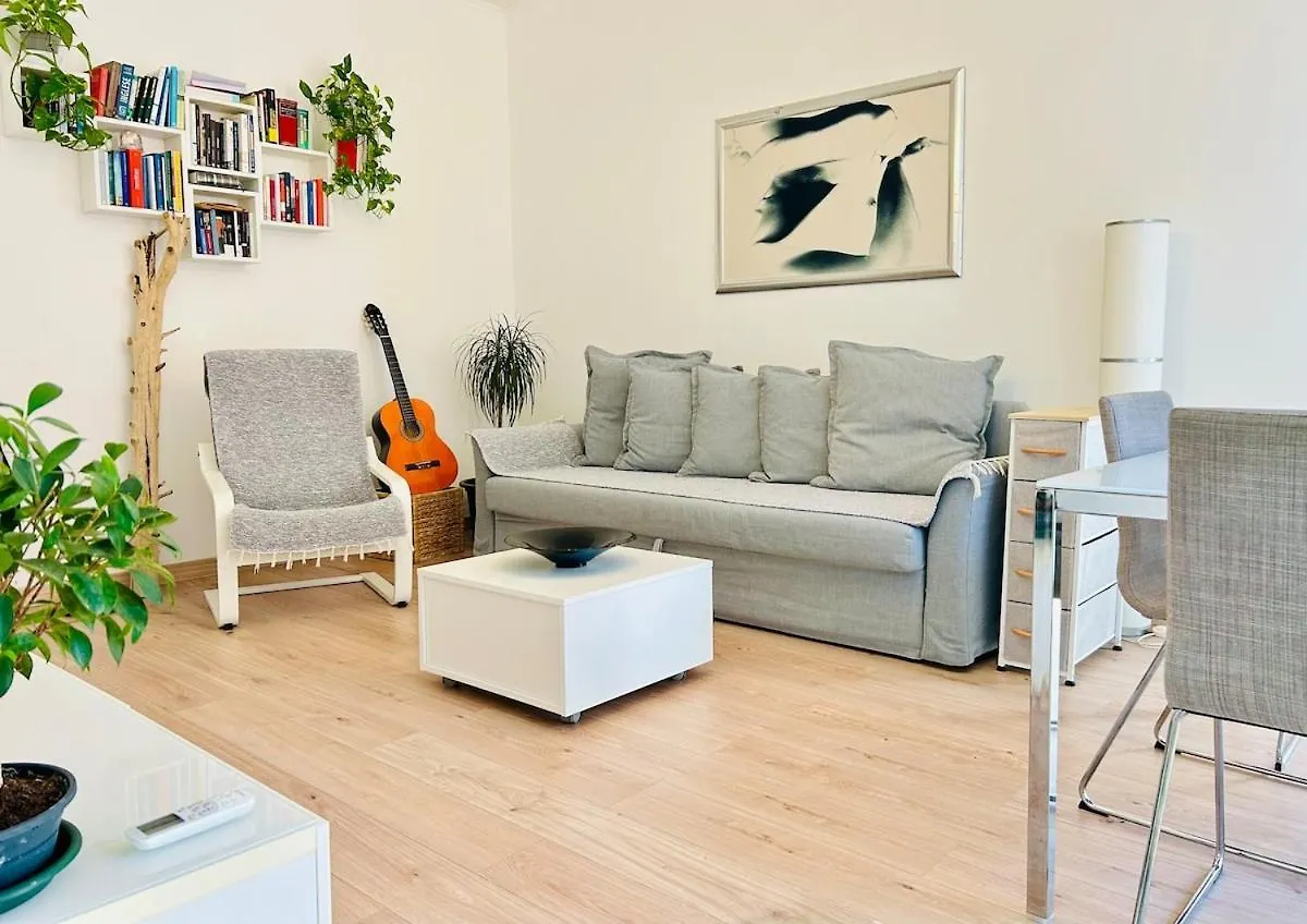 10 Min To Venice Modern & Cozy Apartment