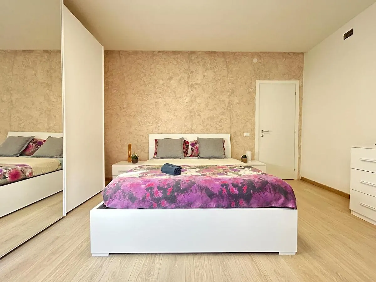 10 Min To Venice Modern & Cozy Apartment